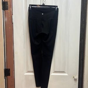 Lululemon like new size 6